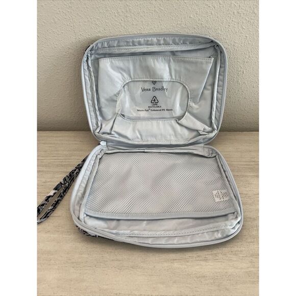 Vera Bradley Lighten Up Wipes Wipe Pouch Lisbon Medallion NWT - Picture 4 of 6